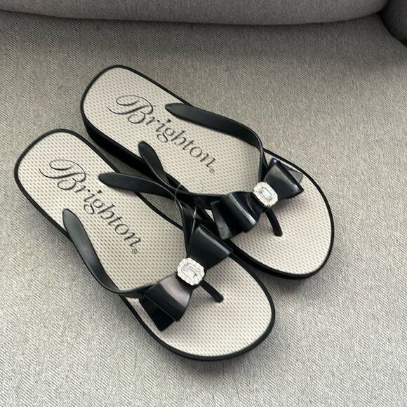 NWOT Brighton Bowie Bows Rhinestones Jeweled Wedged Sandals Size 10 Flip Flops - Picture 1 of 4